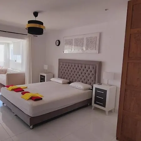 Villa Sunny Side With Private Heated Pool וילה